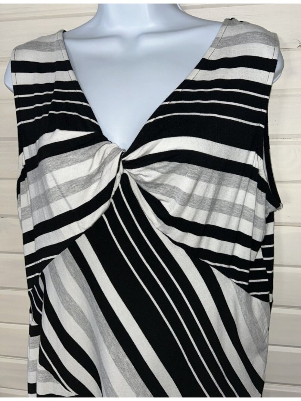 Harper 241 Sz XL Double-V Sleeveless Striped Tunic Top Tee Twist Front EUC